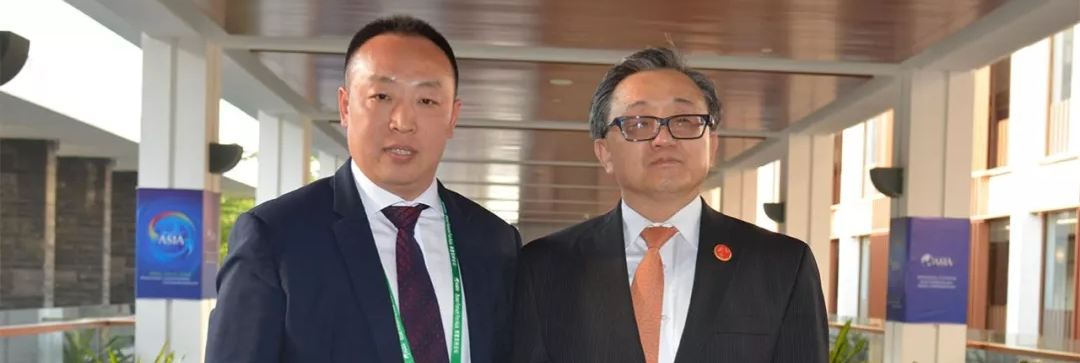 男的把女的操流水视频免费网站在线看完整免费版联合国副秘书长刘振民和赵章栓会长在博鳌亚洲论坛亲切交"